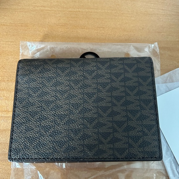 SOLD Brand New MK wallet - Picture 4 of 4